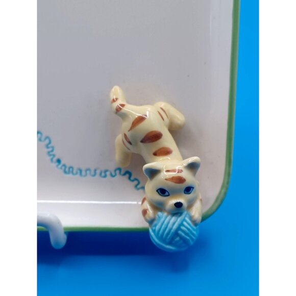 Ceramic Mischief Makers Tray With Knitting Cat & Sweater Design 1979 - Picture 3 of 4